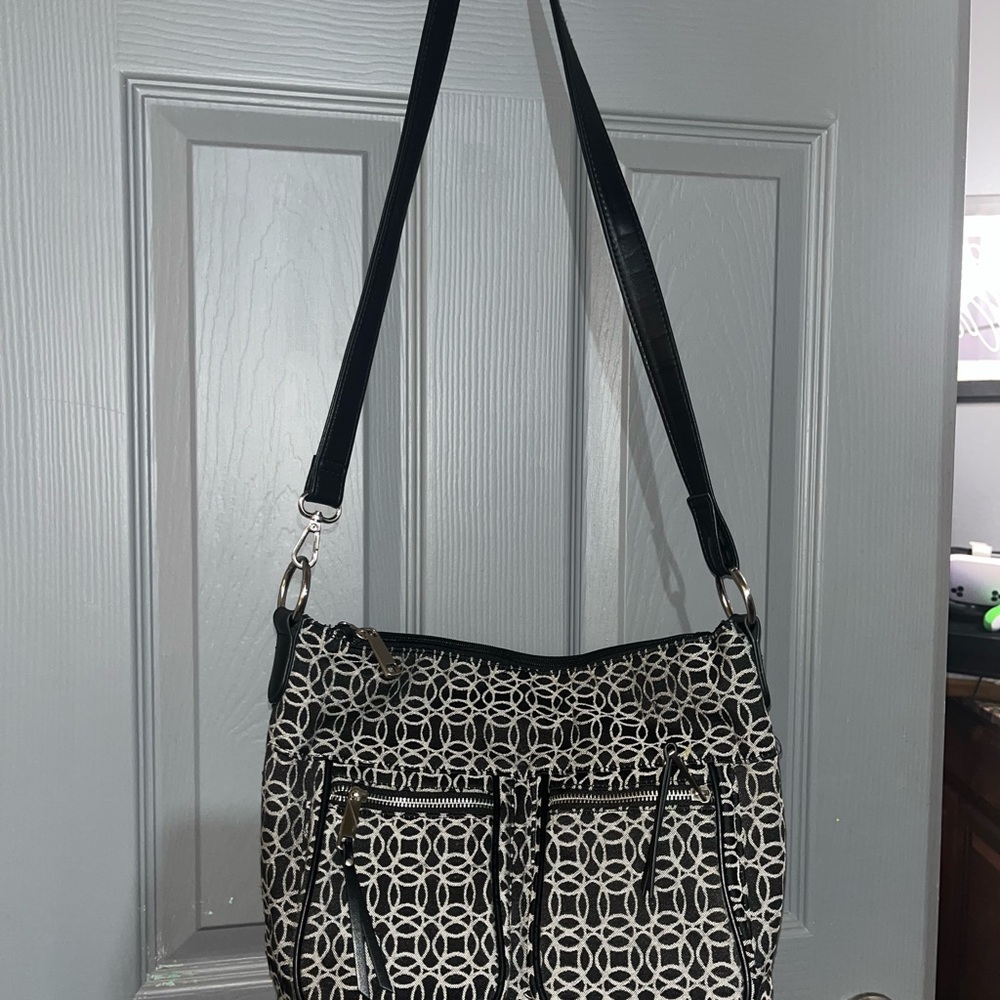 Elegant Geometric Shoulder Bag in Black‎ and White